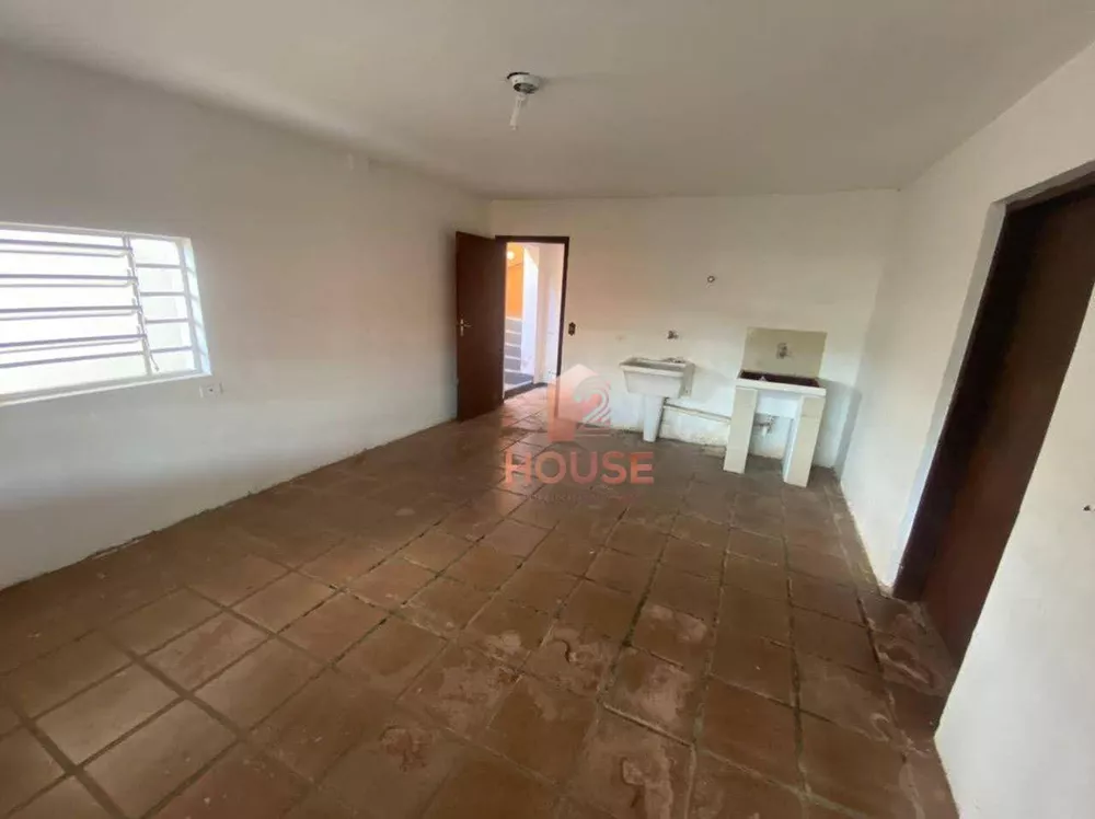 Casa de Condomínio à venda e aluguel com 2 quartos, 250m² - Foto 2