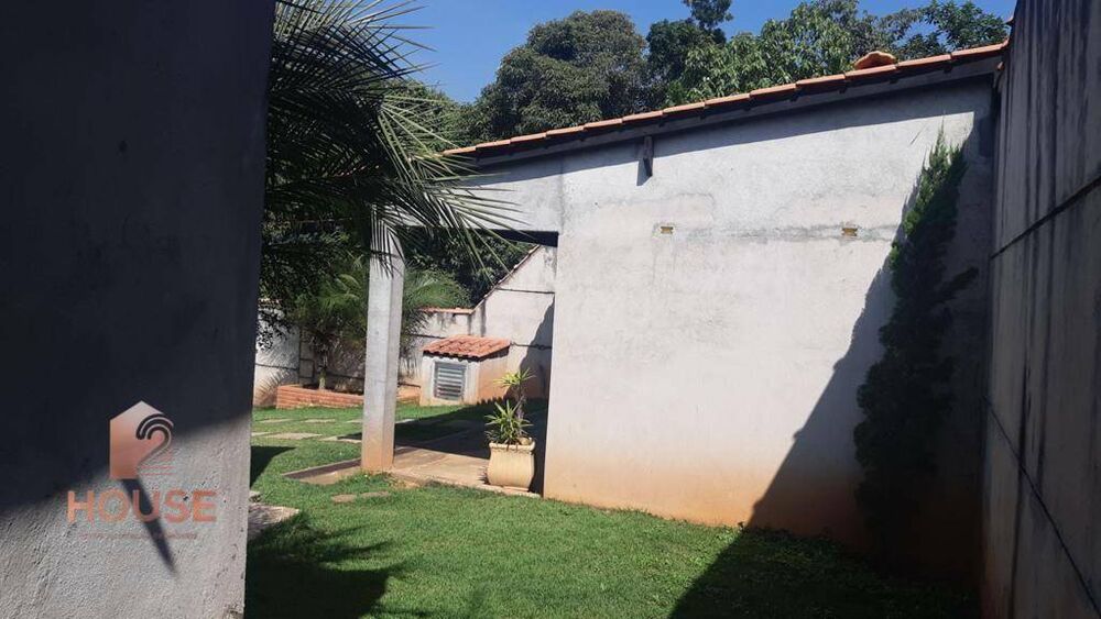 Chácara, 3 quartos, 1300 m² - Foto 1