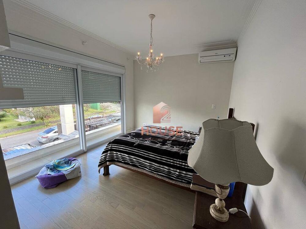 Casa de Condomínio à venda com 4 quartos, 236m² - Foto 2