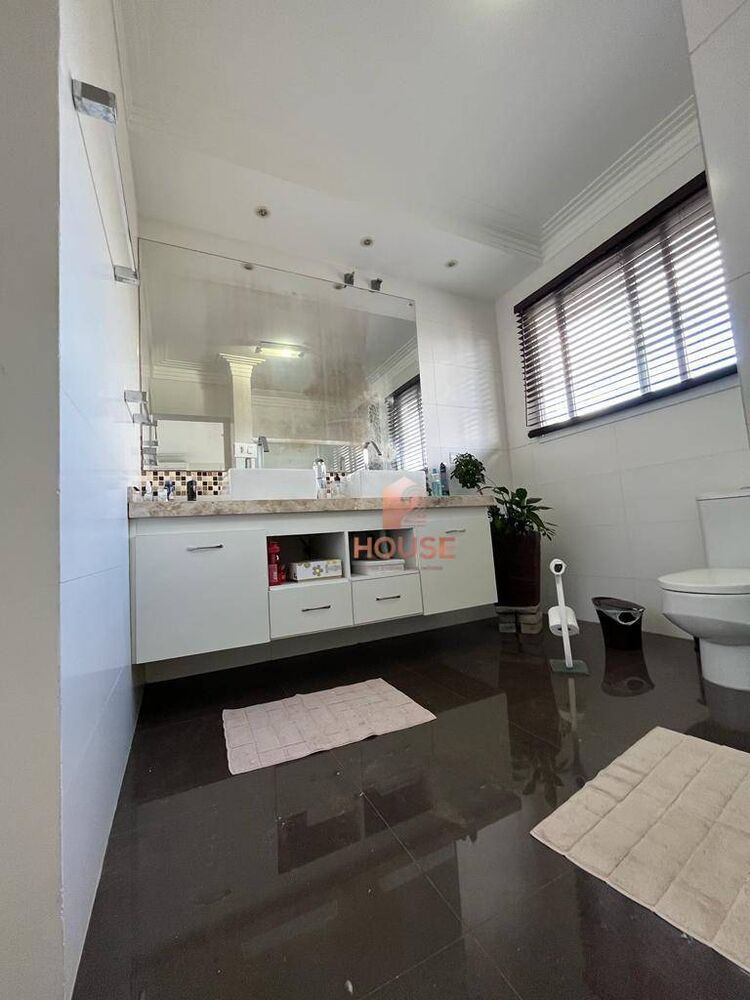 Casa de Condomínio à venda com 4 quartos, 236m² - Foto 3