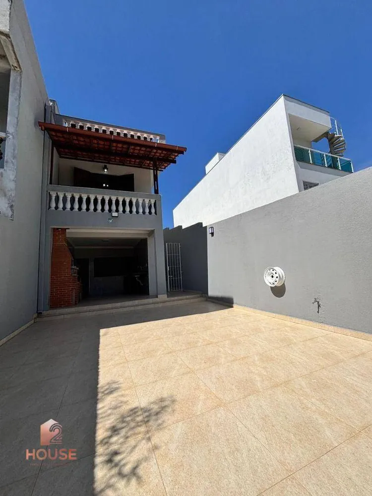 Sobrado, 3 quartos, 207 m² - Foto 2