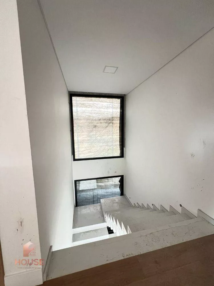 Casa de Condomínio à venda com 4 quartos, 350m² - Foto 4