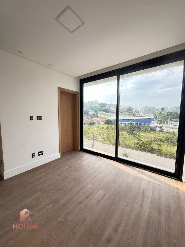 Casa de Condomínio à venda com 4 quartos, 350m² - Foto 2