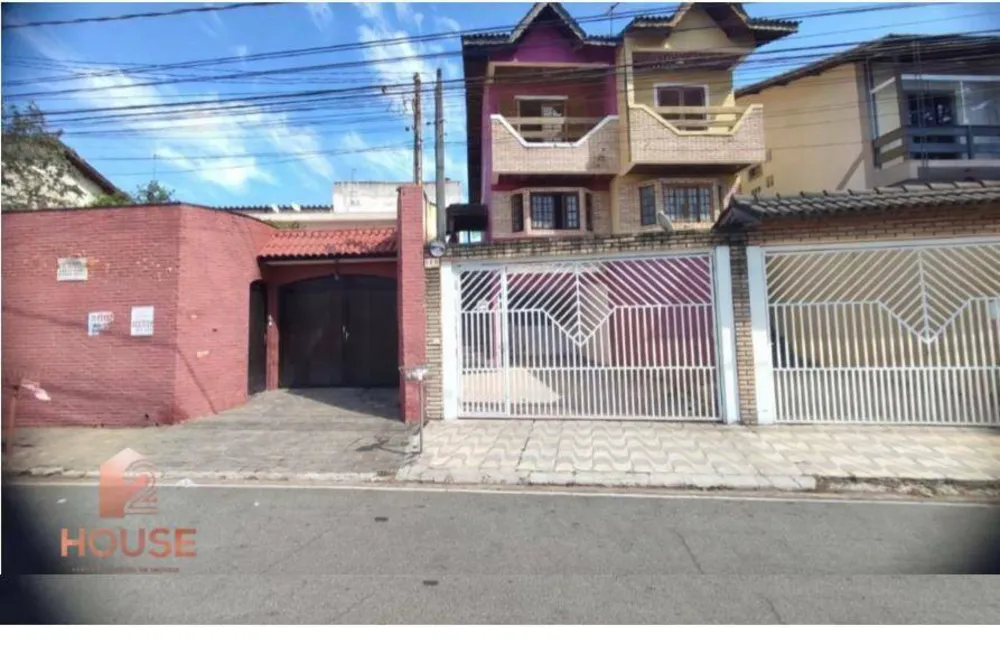 Casa, 3 quartos, 222 m² - Foto 1
