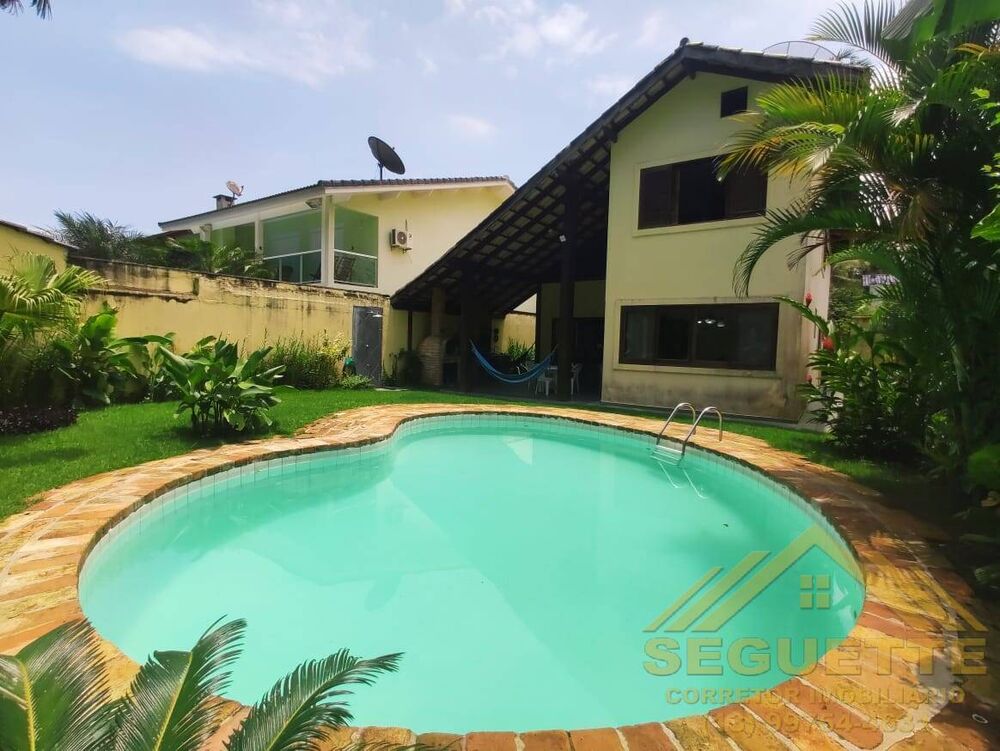 Casa, 4 quartos, 235 m² - Foto 1