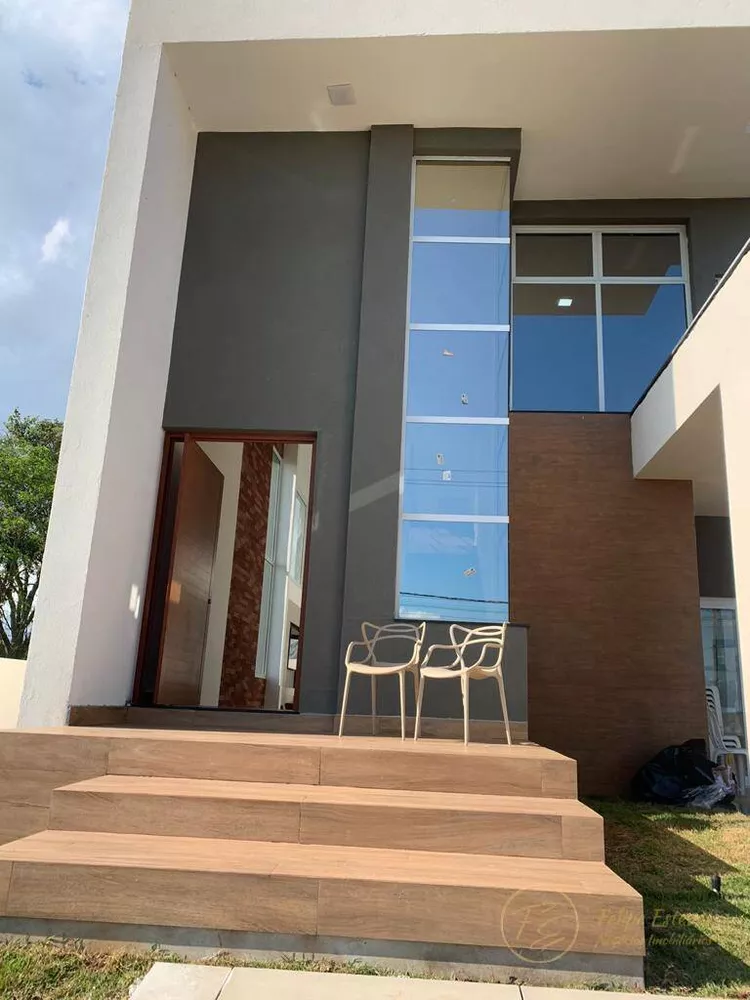 Casa à venda com 4 quartos, 238m² - Foto 1