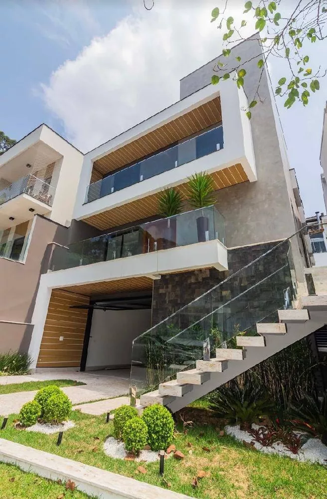 Casa à venda com 4 quartos, 550m² - Foto 1