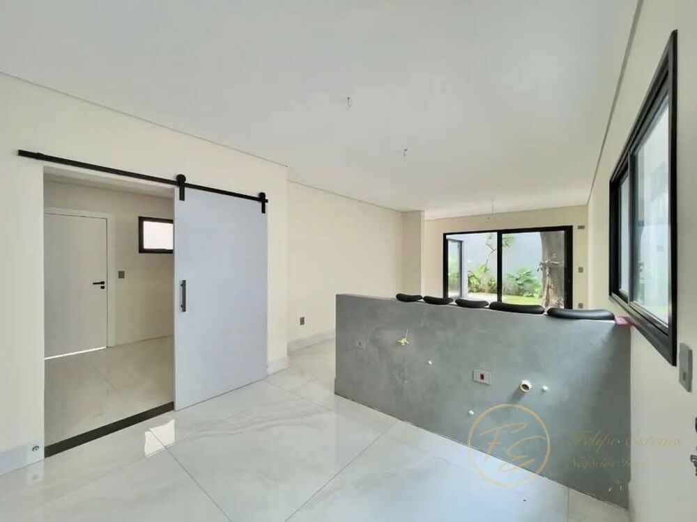 Casa, 4 quartos, 335 m² - Foto 2