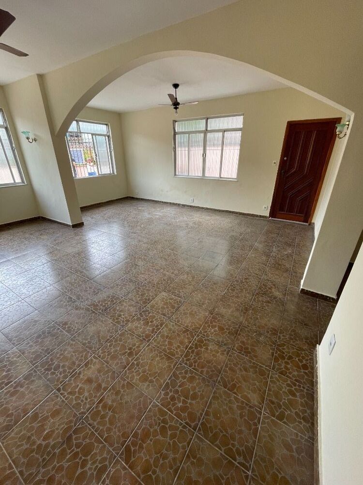 Casa à venda com 4 quartos, 199m² - Foto 1