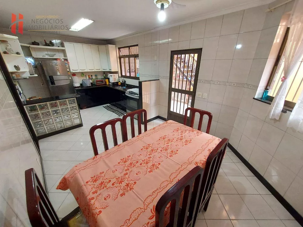 Casa, 3 quartos, 224 m² - Foto 2