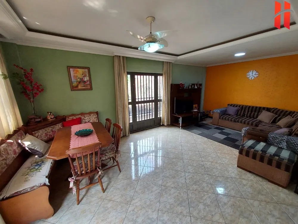 Casa, 3 quartos, 224 m² - Foto 1