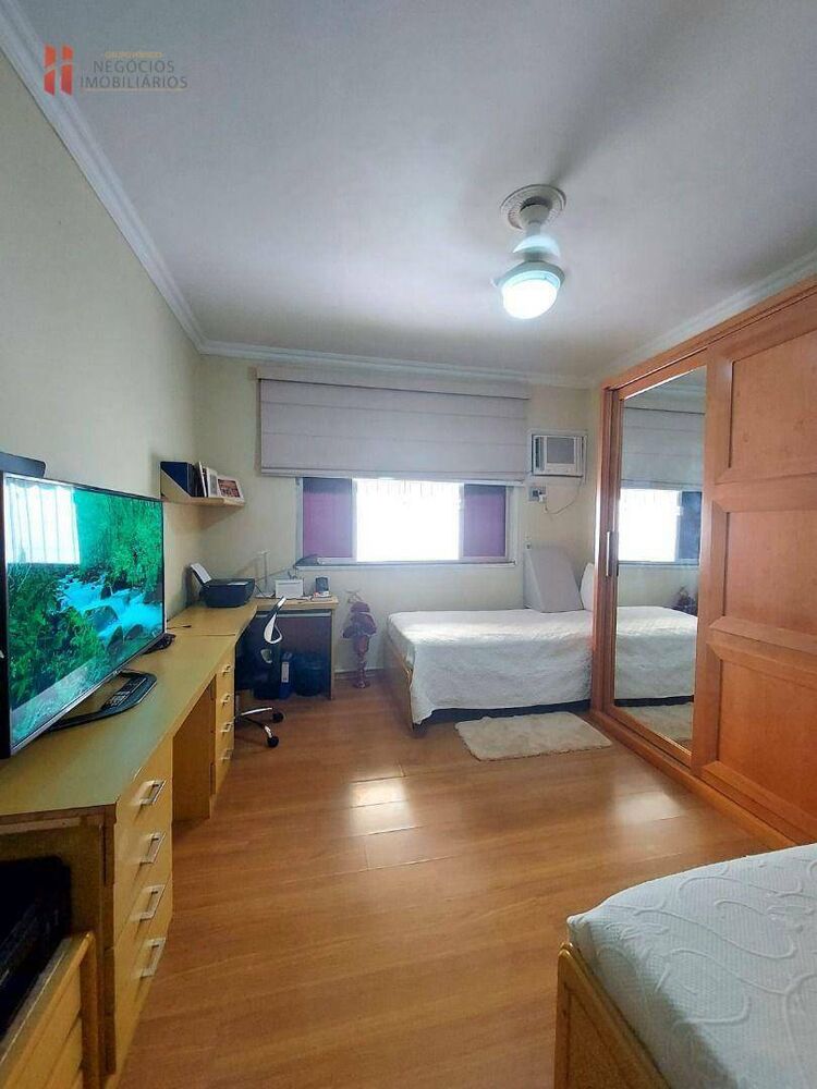 Casa à venda com 3 quartos, 350m² - Foto 2