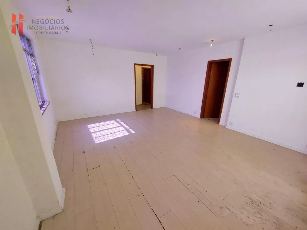 Casa à venda com 5 quartos, 300m² - Foto 4