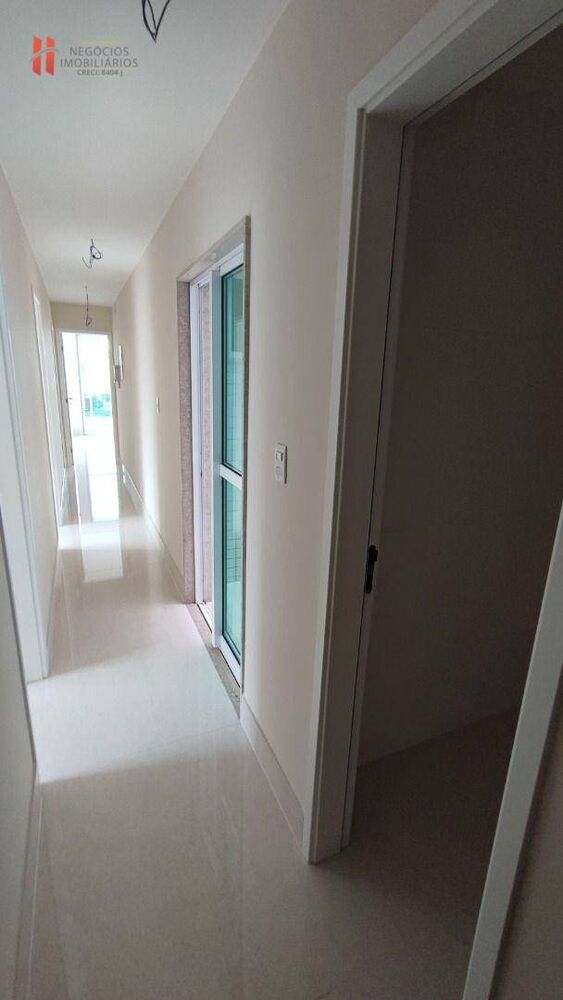 Apartamento à venda com 4 quartos, 195m² - Foto 2