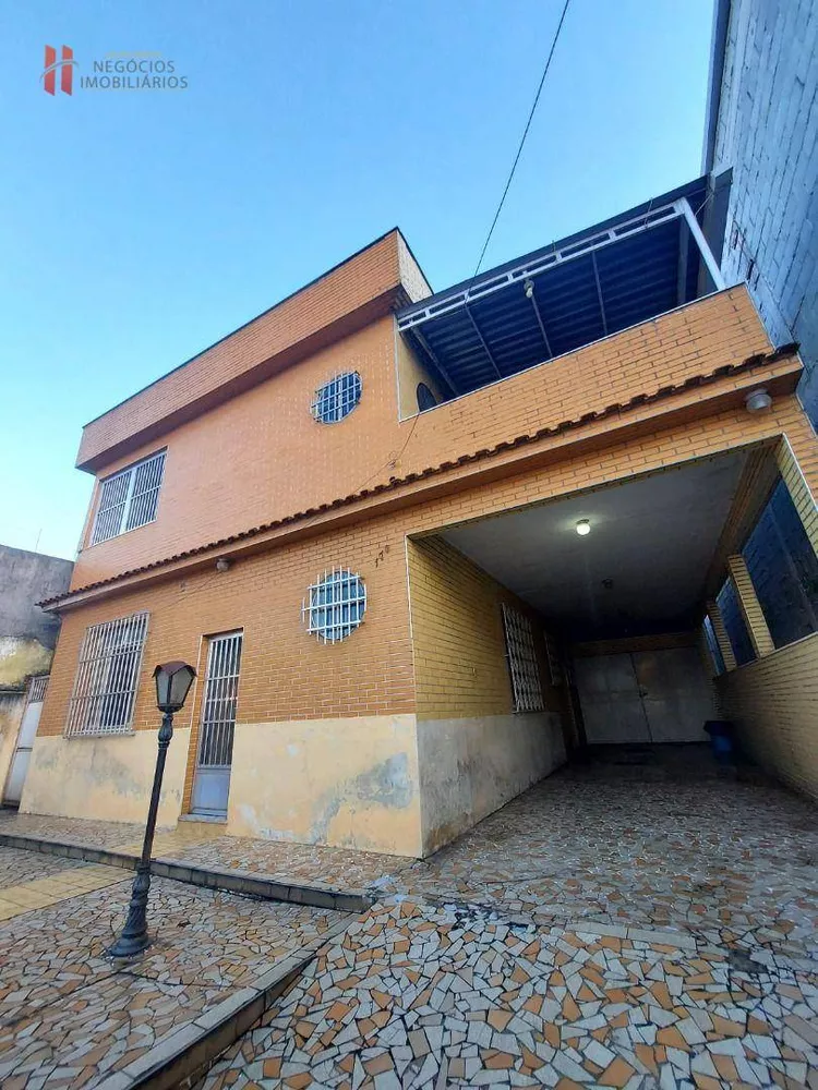 Casa, 5 quartos, 197 m² - Foto 1
