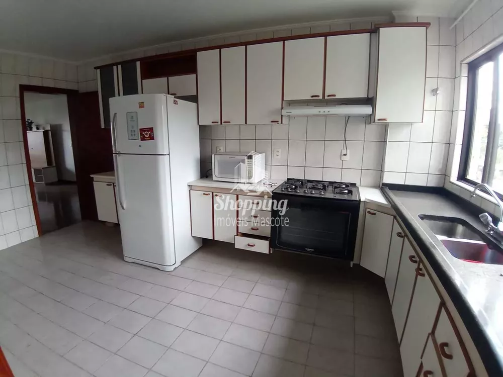 Apartamento para alugar com 3 quartos, 150m² - Foto 11