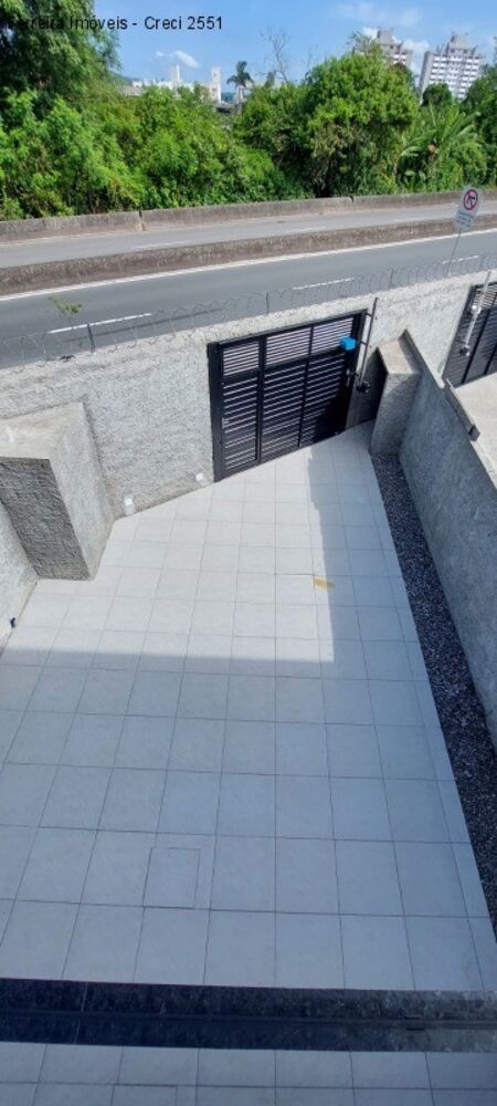 Casa para alugar com 3 quartos, 140m² - Foto 1
