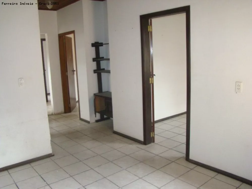 Casa à venda com 2 quartos, 120m² - Foto 1