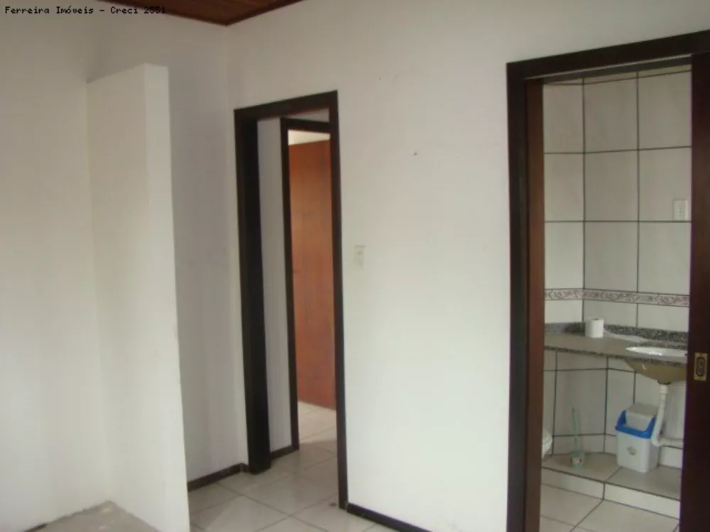 Casa à venda com 2 quartos, 120m² - Foto 2