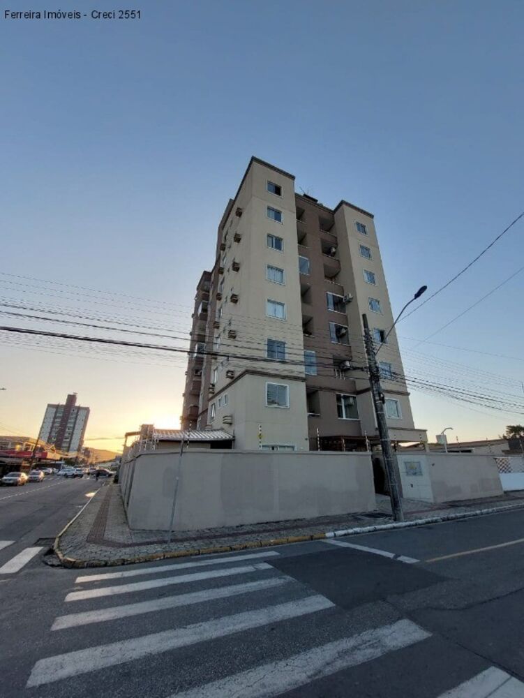 Apartamento para alugar com 2 quartos, 60m² - Foto 1