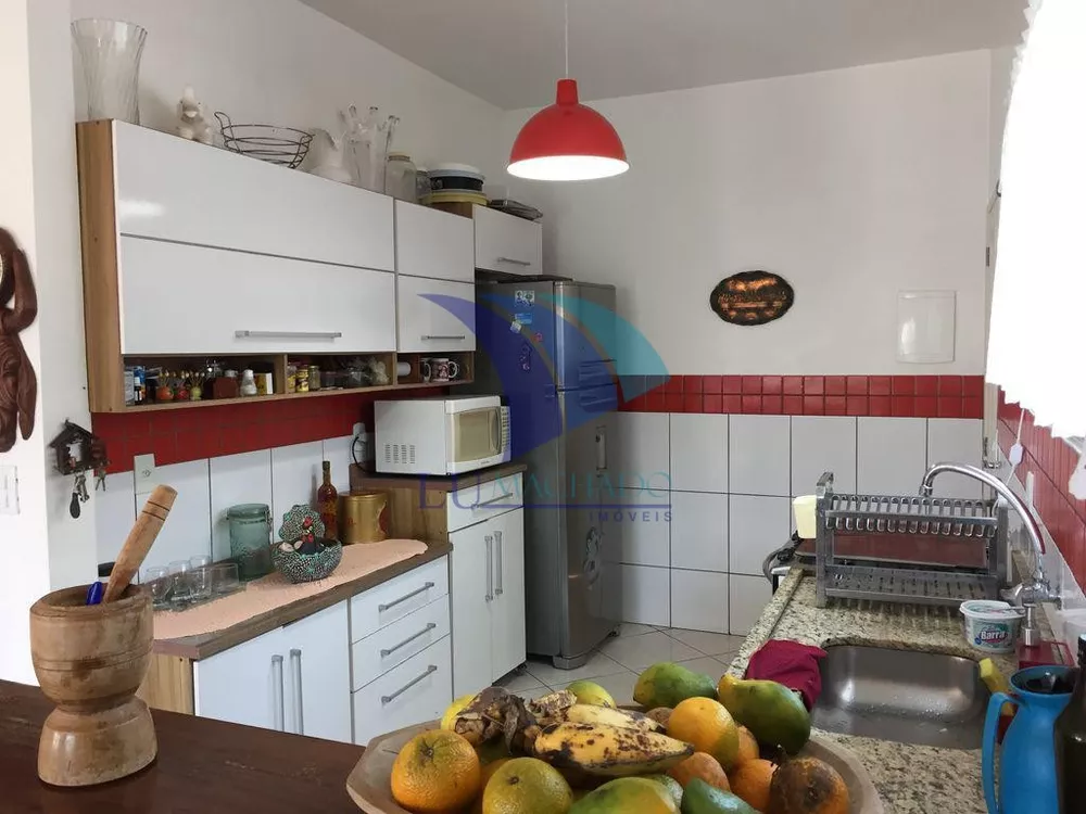 Casa, 3 quartos, 219 m² - Foto 2