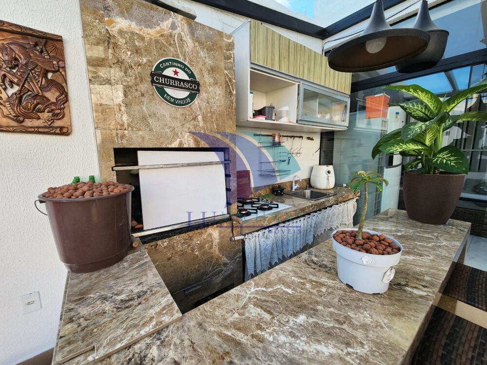 Casa à venda e aluguel com 4 quartos, 209m² - Foto 2