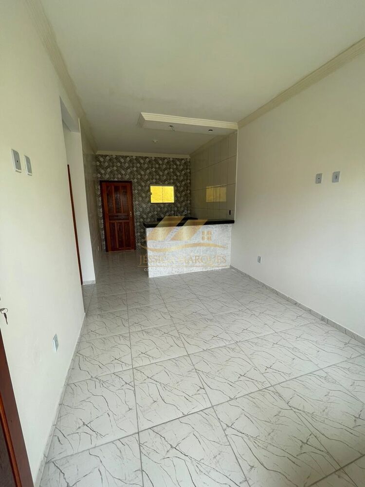 Casa à venda com 2 quartos, 130m² - Foto 2