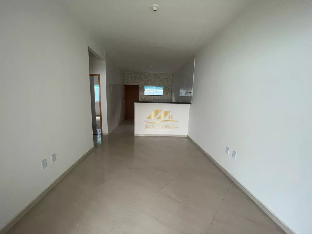 Casa à venda com 2 quartos, 130m² - Foto 2