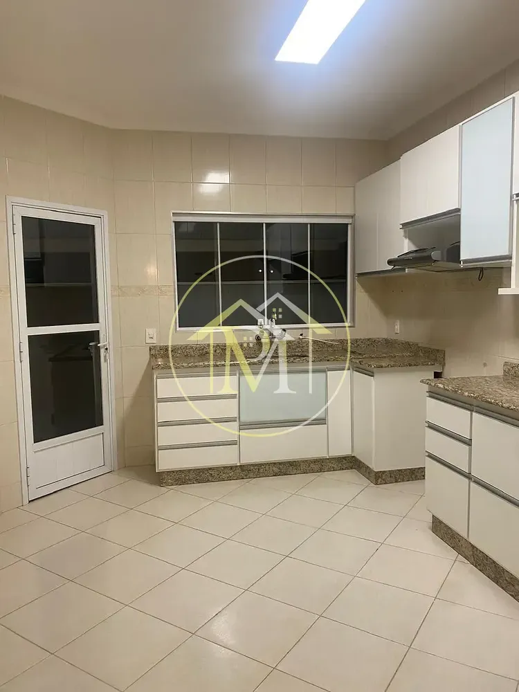 Casa, 3 quartos, 225 m² - Foto 1