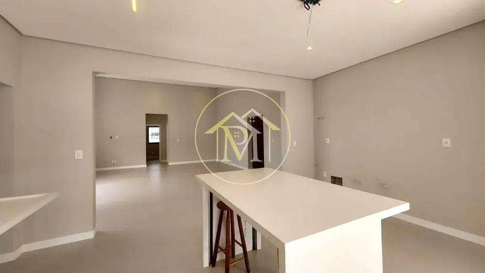 Casa, 3 quartos, 294 m² - Foto 1