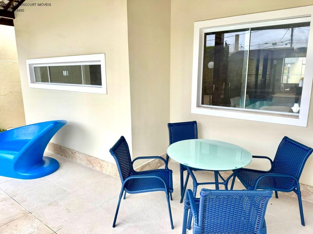 Casa à venda com 5 quartos, 325m² - Foto 1
