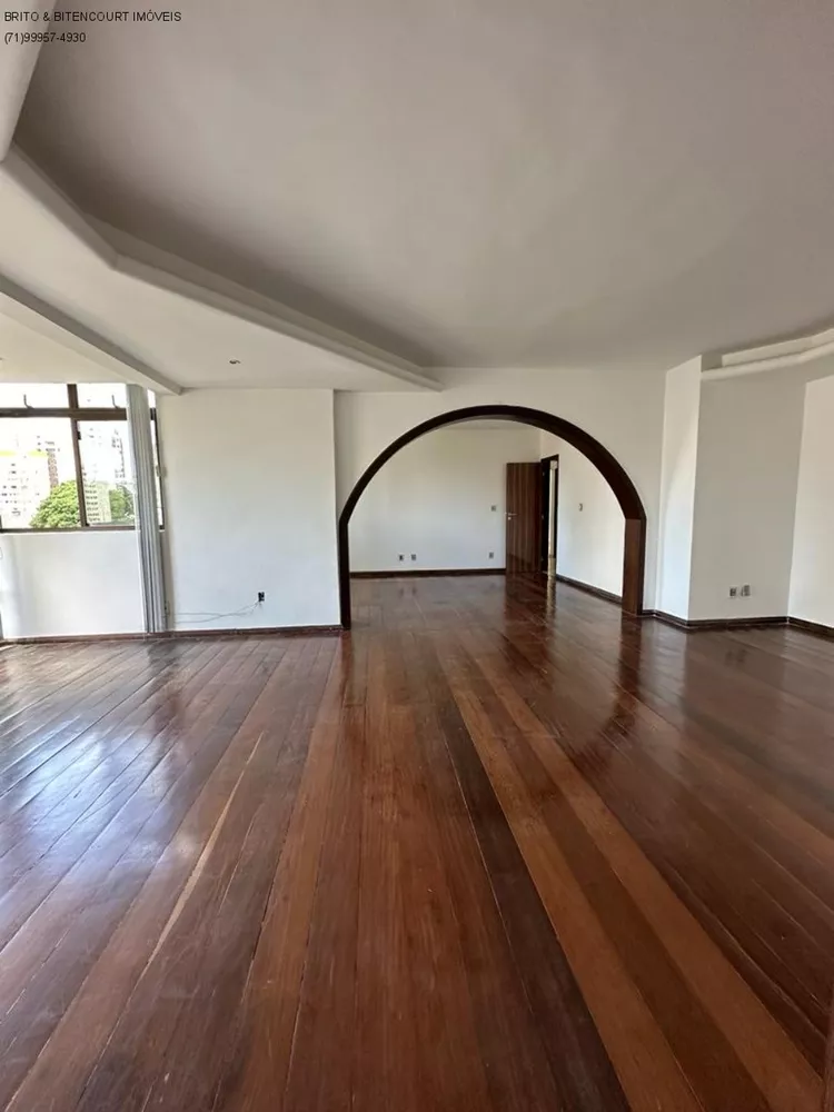 Apartamento à venda com 4 quartos, 215m² - Foto 1