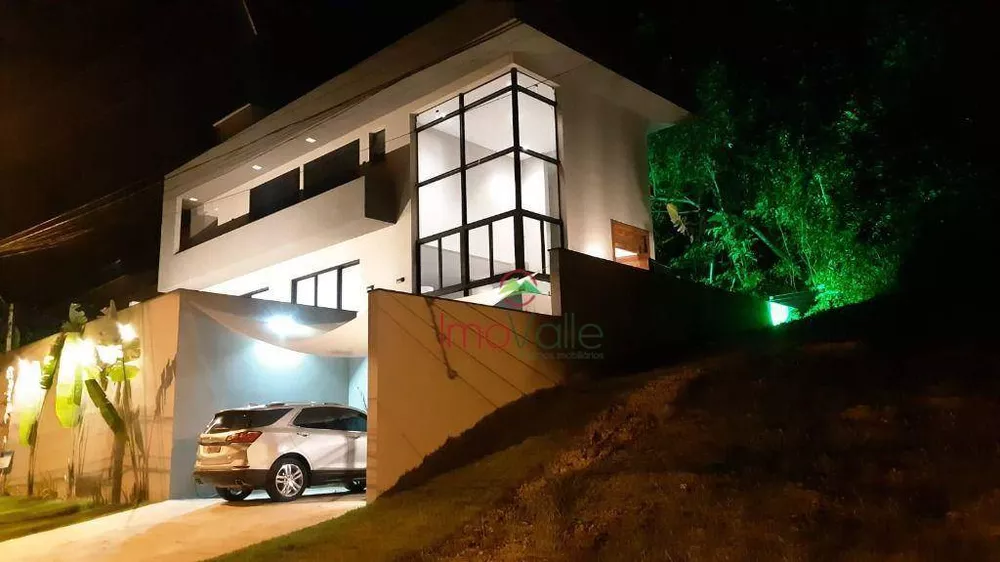 Sobrado à venda com 4 quartos, 230m² - Foto 1