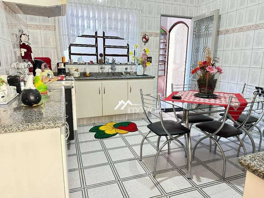 Casa, 3 quartos, 200 m² - Foto 3