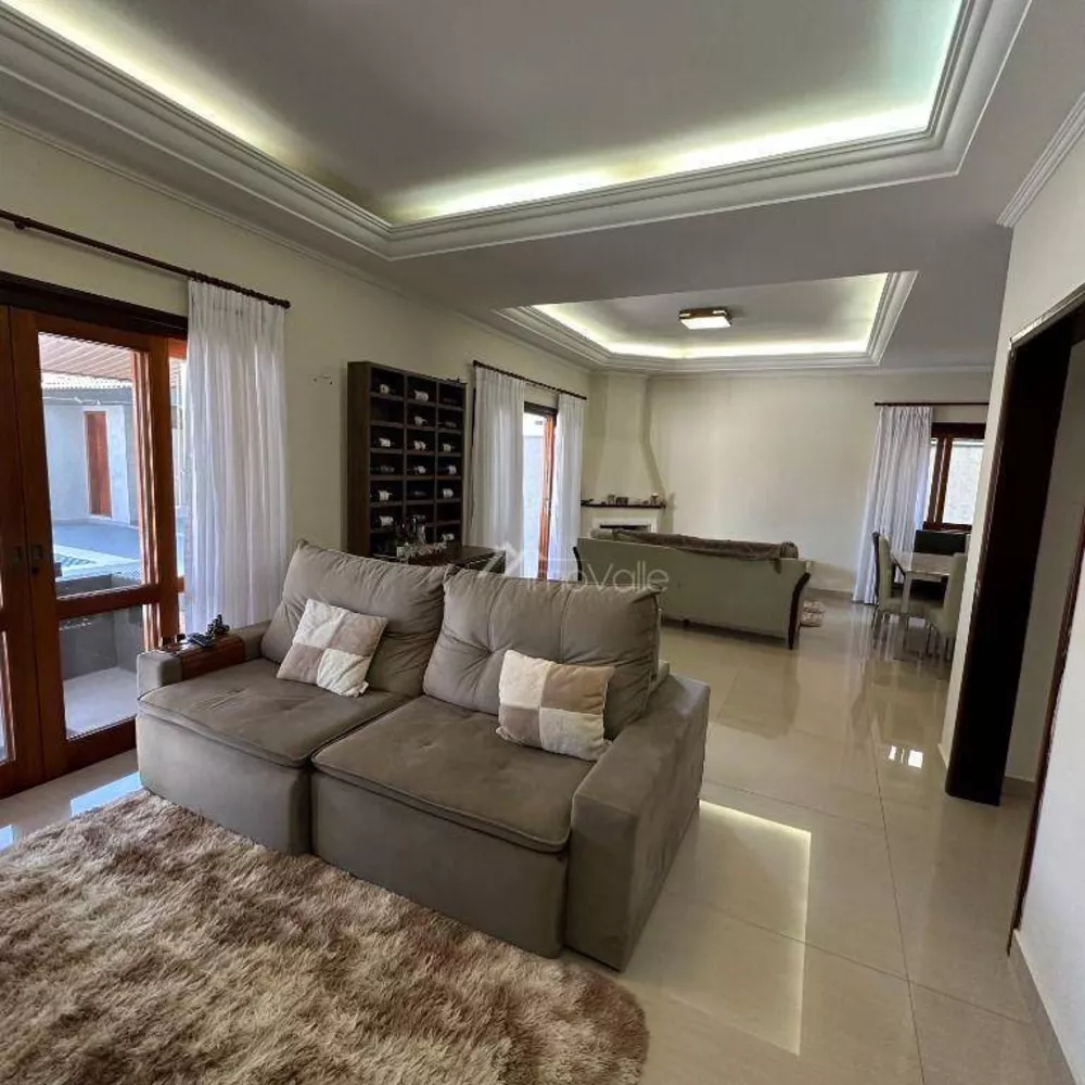 Casa de Condomínio à venda com 4 quartos, 250m² - Foto 3