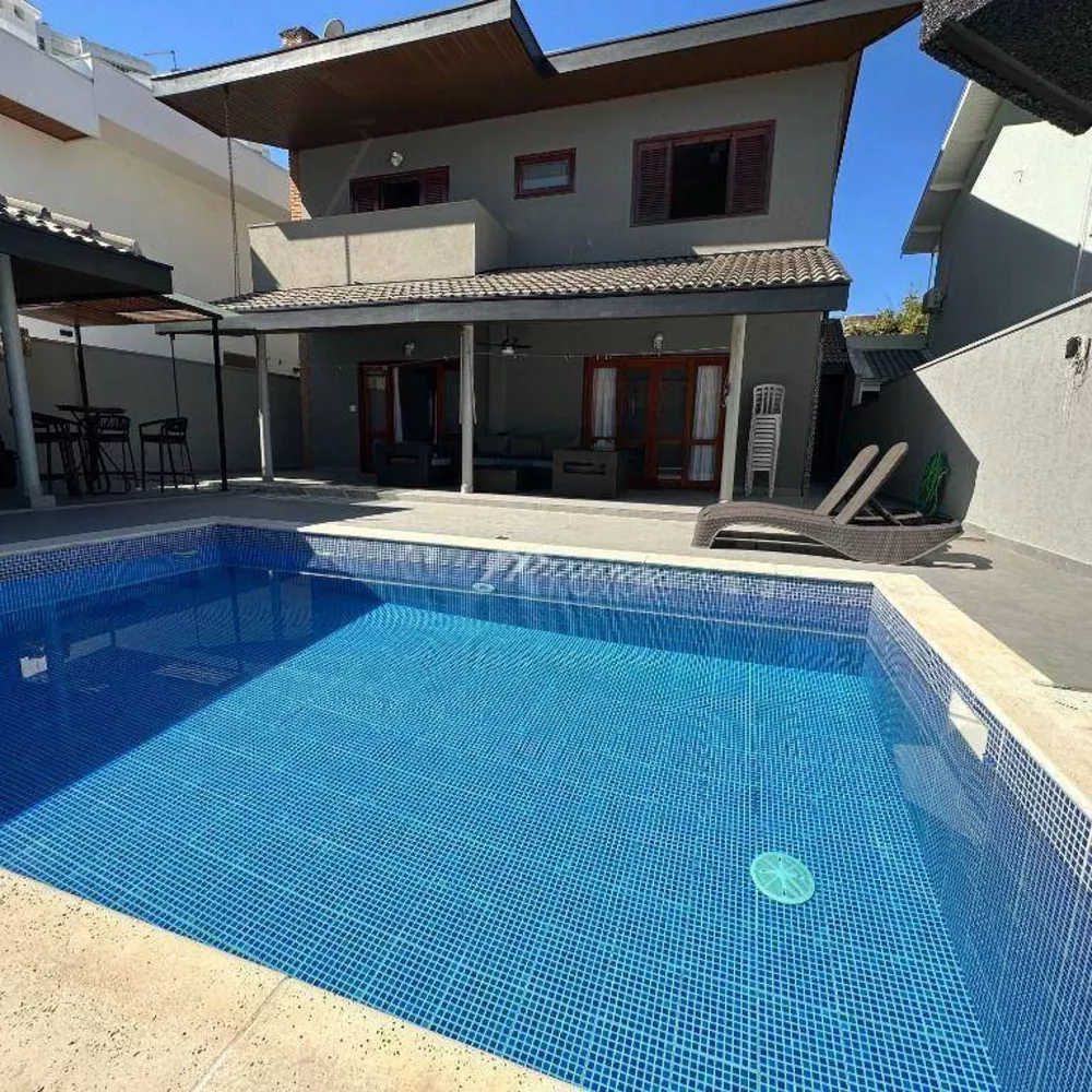 Casa de Condomínio à venda com 4 quartos, 250m² - Foto 2