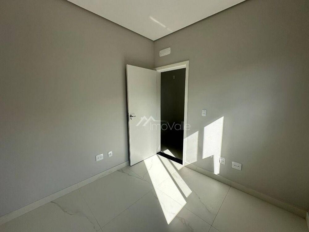 Casa de Condomínio à venda com 4 quartos, 349m² - Foto 3