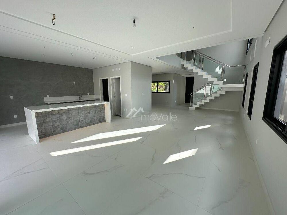 Casa de Condomínio à venda com 4 quartos, 349m² - Foto 4