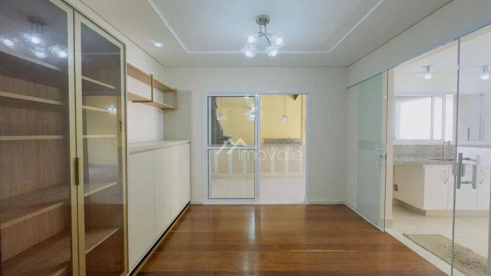 Casa, 4 quartos, 248 m² - Foto 1