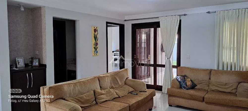 Casa de Condomínio à venda com 4 quartos, 207m² - Foto 4