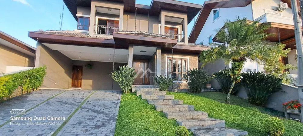 Casa de Condomínio à venda com 4 quartos, 207m² - Foto 1