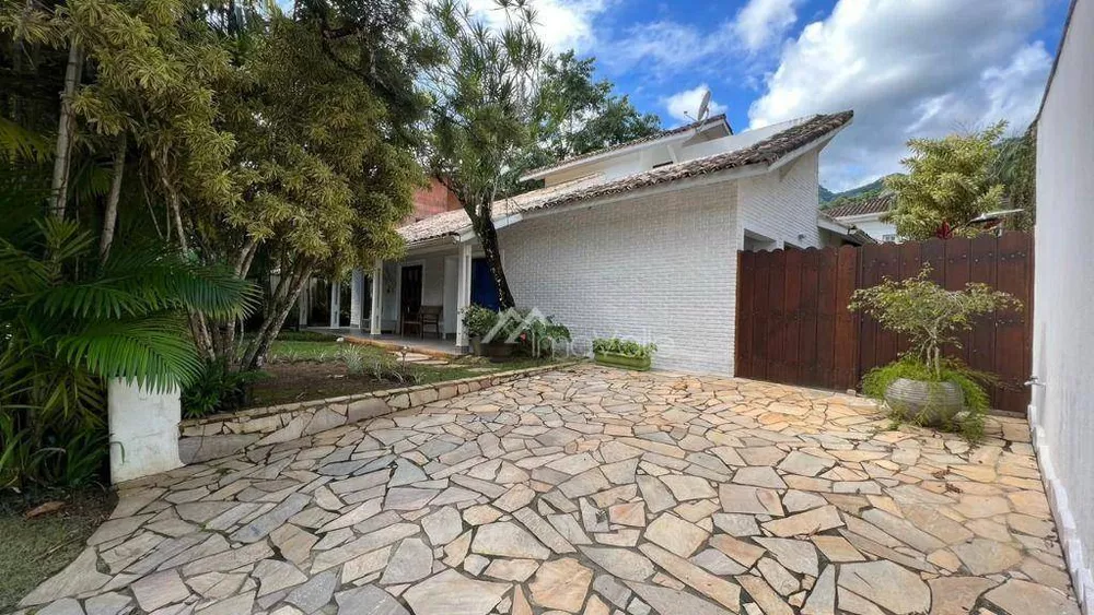 Casa, 4 quartos, 220 m² - Foto 1