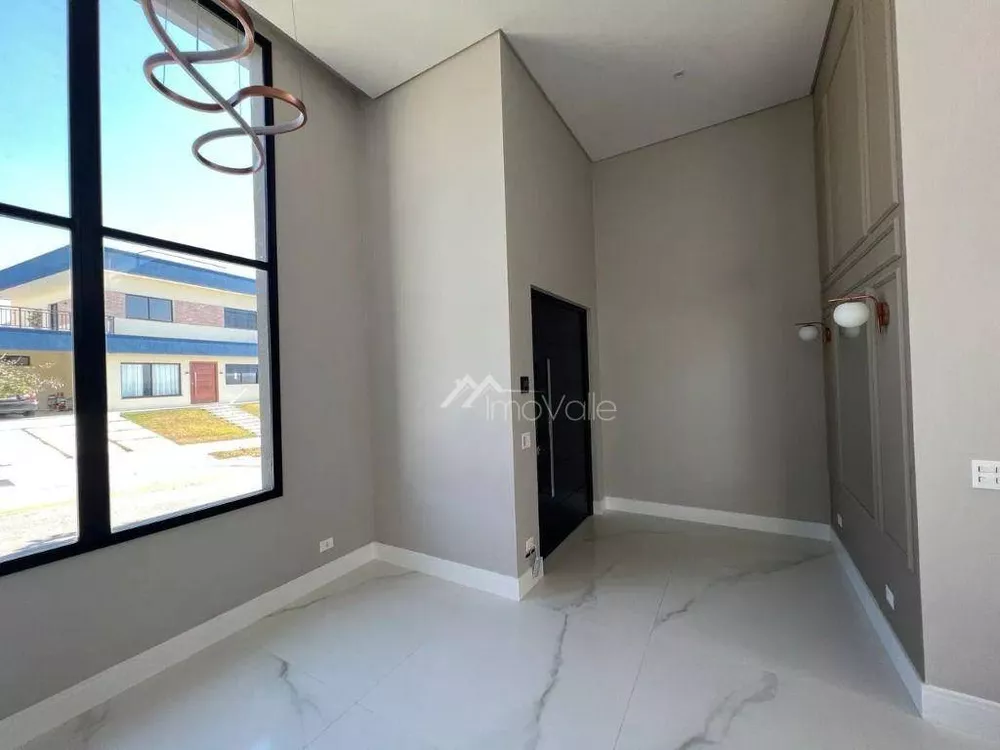 Casa de Condomínio à venda com 4 quartos, 315m² - Foto 2