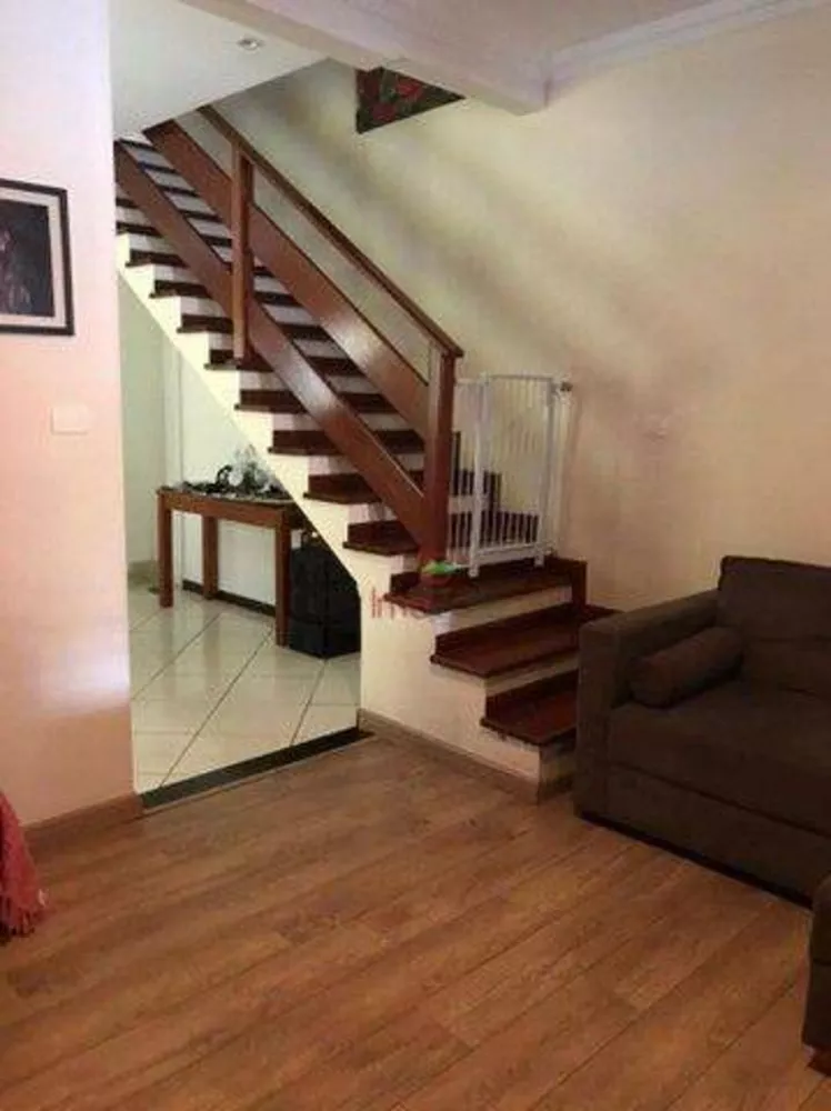 Casa à venda com 3 quartos, 150m² - Foto 1