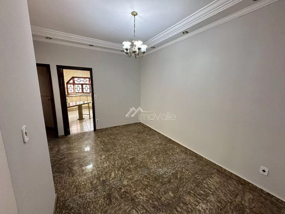 Casa de Condomínio para alugar com 4 quartos, 270m² - Foto 2