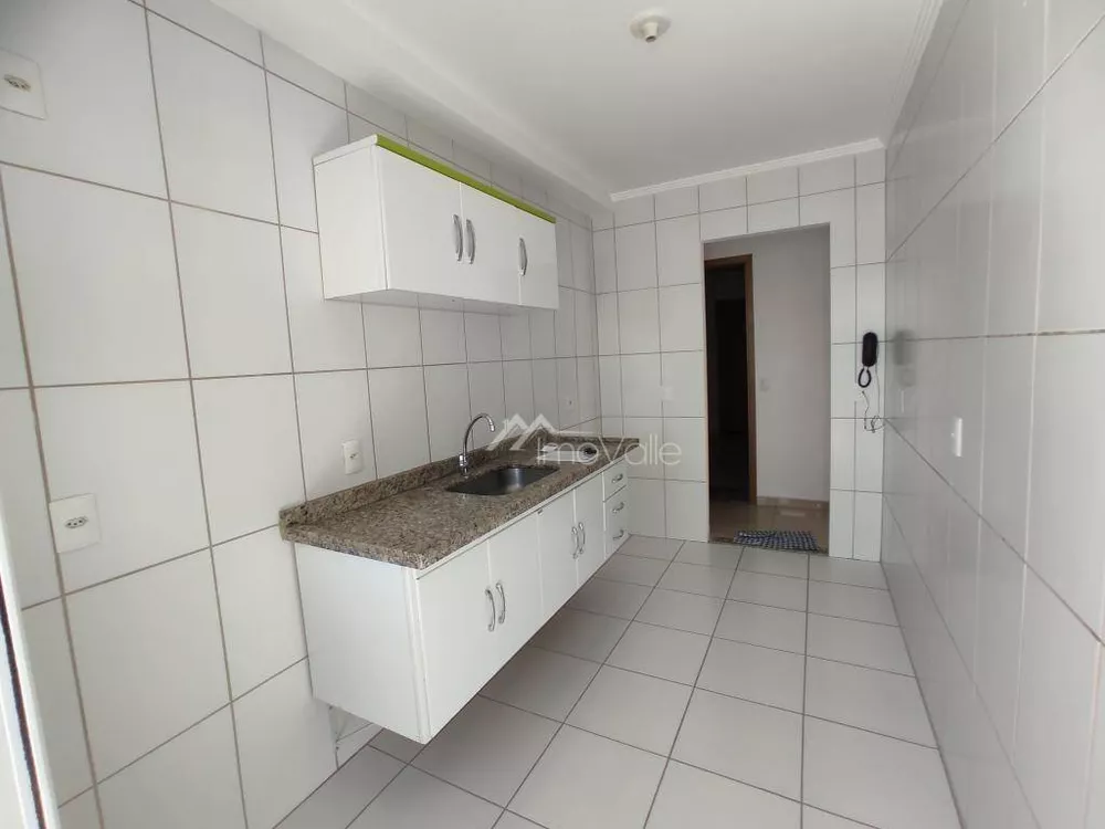 Apartamento à venda com 3 quartos, 77m² - Foto 2