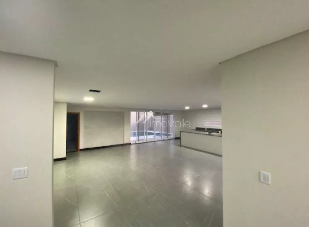 Sobrado à venda com 3 quartos, 370m² - Foto 1