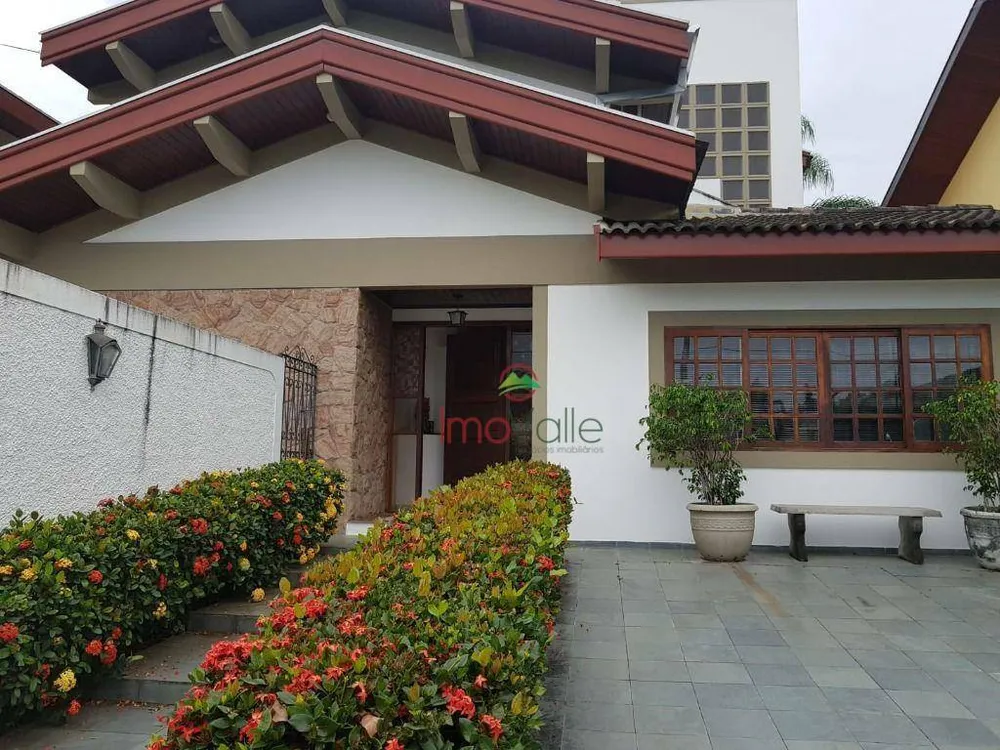 Sobrado, 4 quartos, 330 m² - Foto 1