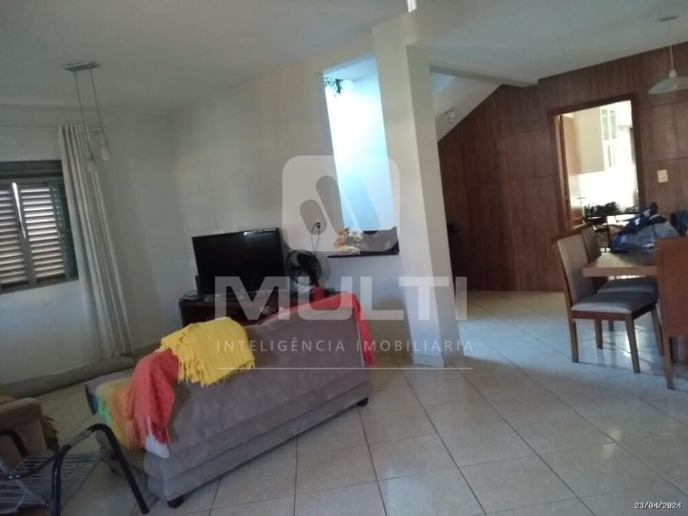 Casa, 3 quartos, 250 m² - Foto 2