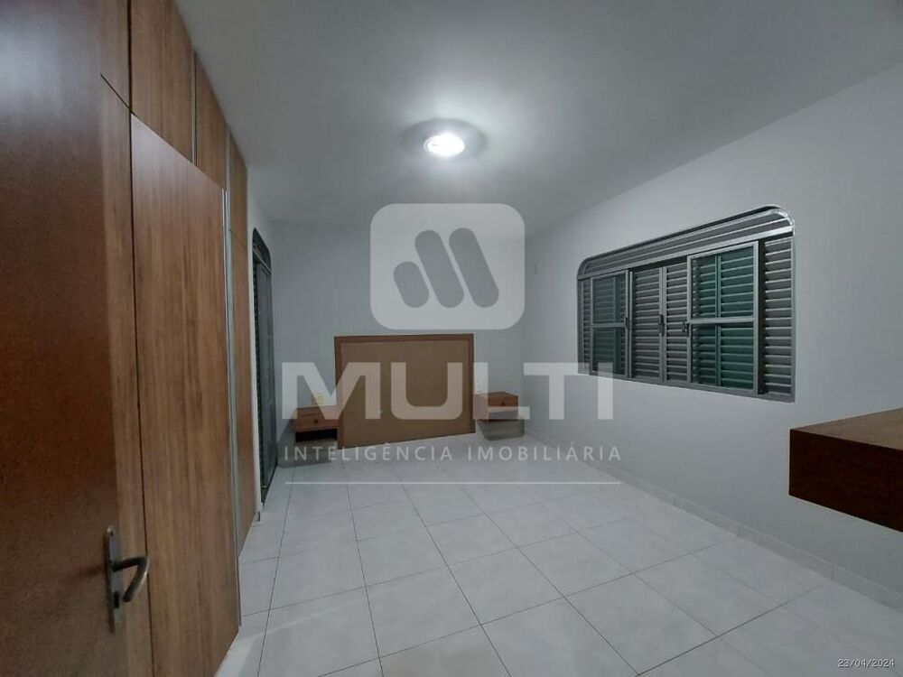 Casa, 3 quartos, 250 m² - Foto 11